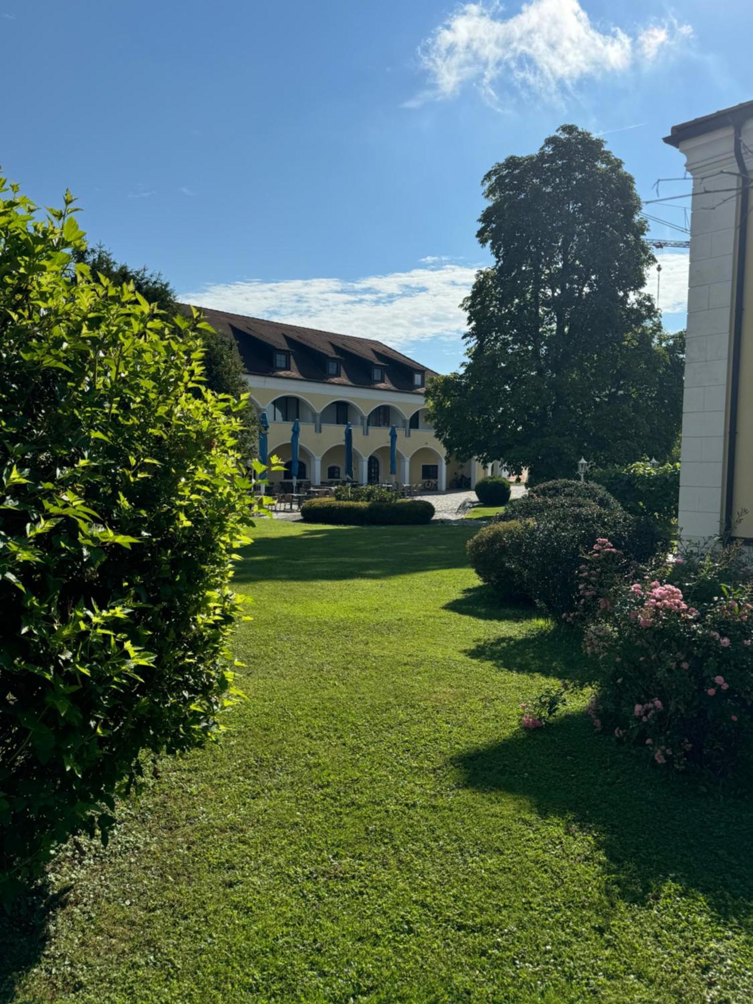 Schloss Кирхам Екстериор снимка